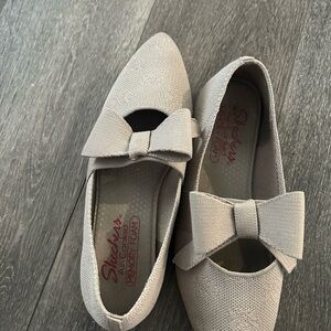 Skechers women Cream Bow Dress Shoes